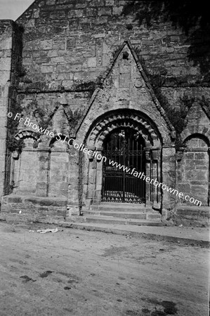 ST CRONAN'S CHURCH DETAIL OF FRONT